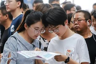 NBA中锋的运球啥水平？吧友们看看戈贝尔的运球是不是不如你？